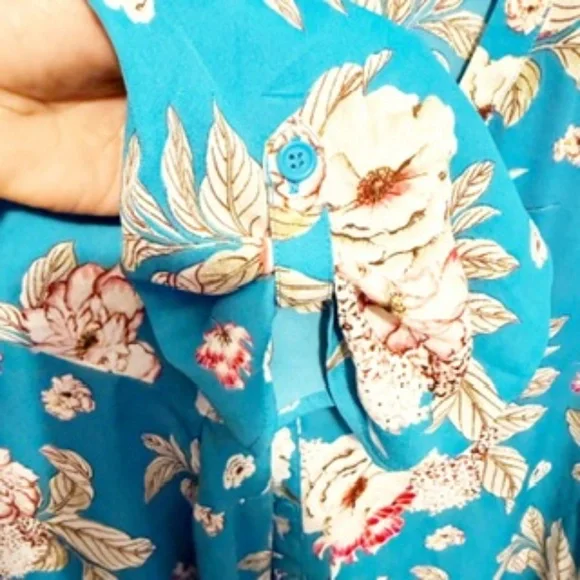 Catherines flowy floral button down blouse - Picture 3 of 4